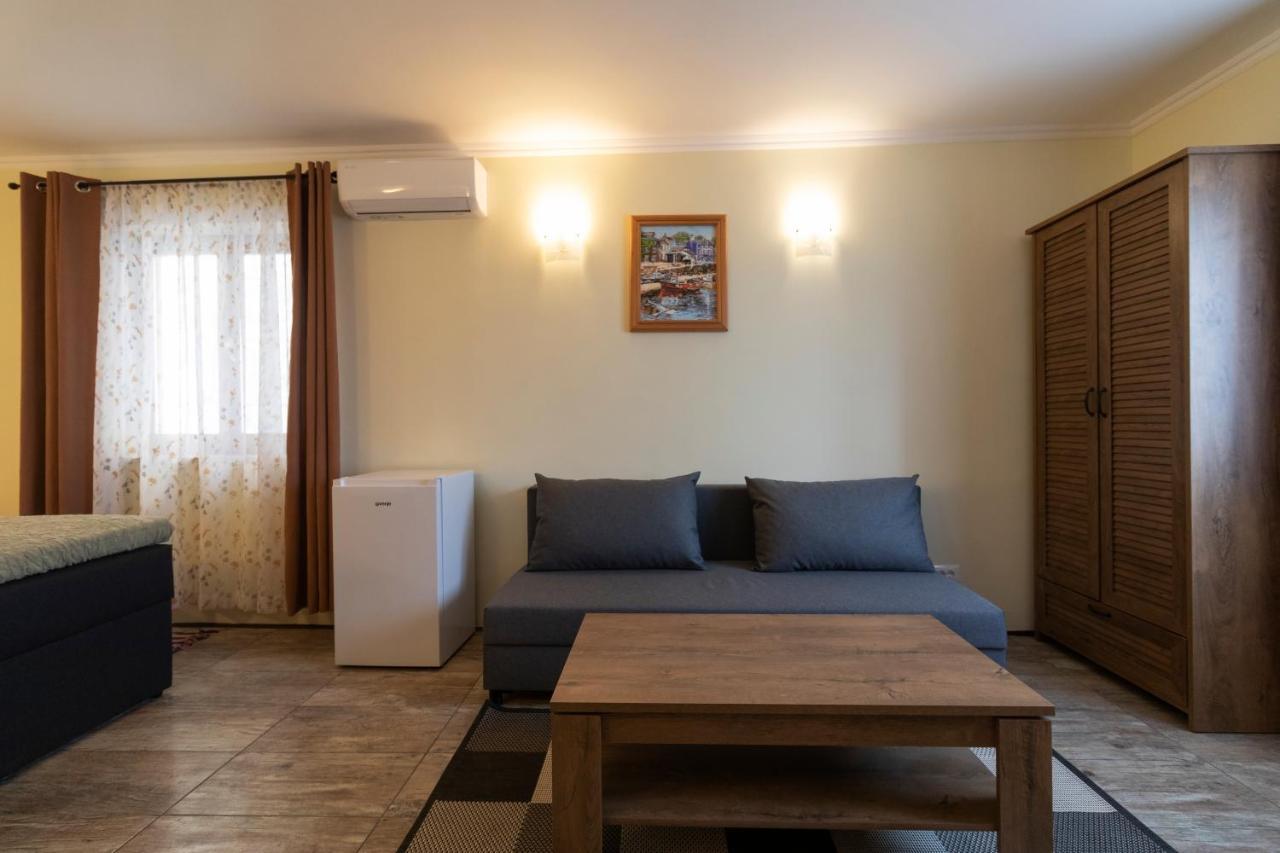 Taverna & Rooms Sutivan Buitenkant foto