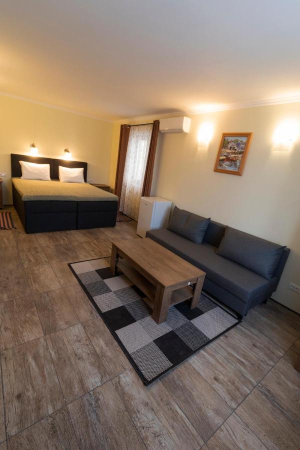 Taverna & Rooms Sutivan Buitenkant foto