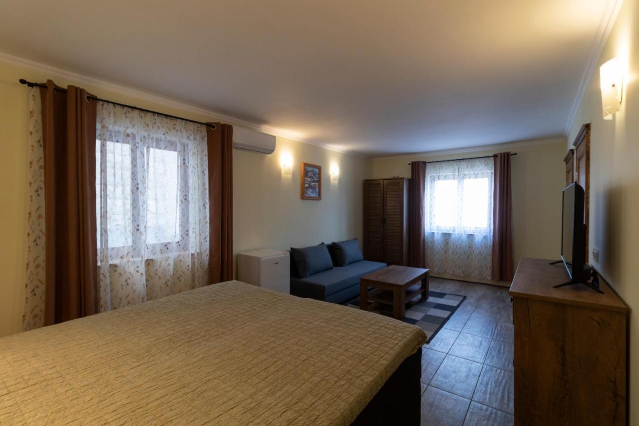 Taverna & Rooms Sutivan Buitenkant foto
